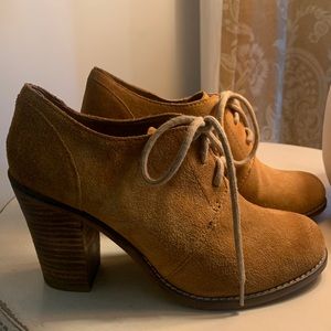 Lucky Lace-Up Oxford Carmel Suede Pump Size7.5